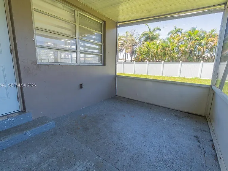 3129 Hollywood Blvd — Photo 12