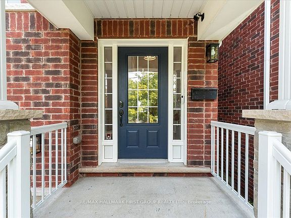 3rd image of 53F Dentonia Park Ave