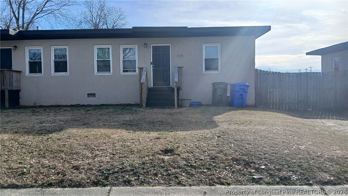2 bed, 1.0 bath, 900 sqft, $925 — Photo 1