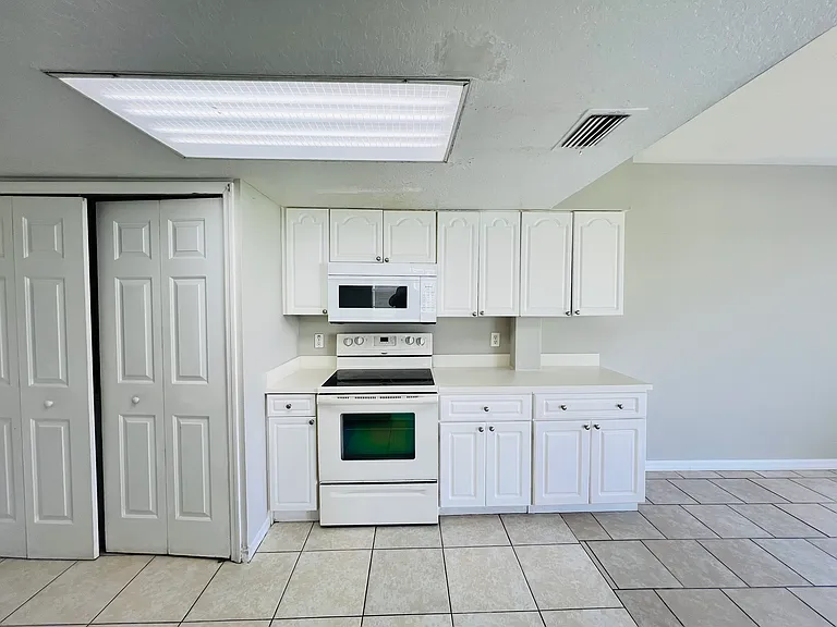 337 Coconut Palm Way #A — Photo 6