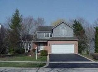 341 Robincrest Ln, Lindenhurst, IL 60046