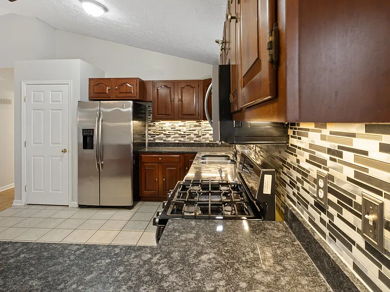 359 Montgomery Cir — Photo 17