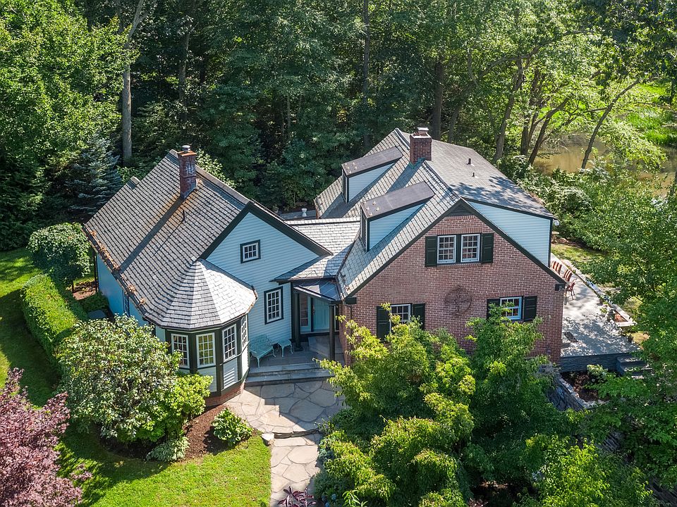 15 Heron Pond Road