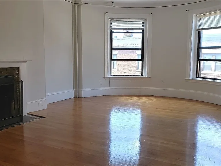 924 Beacon St #6 — Photo 3