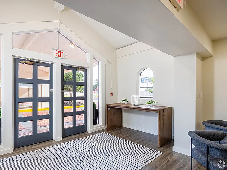 Broadview Apartments — Photo 15