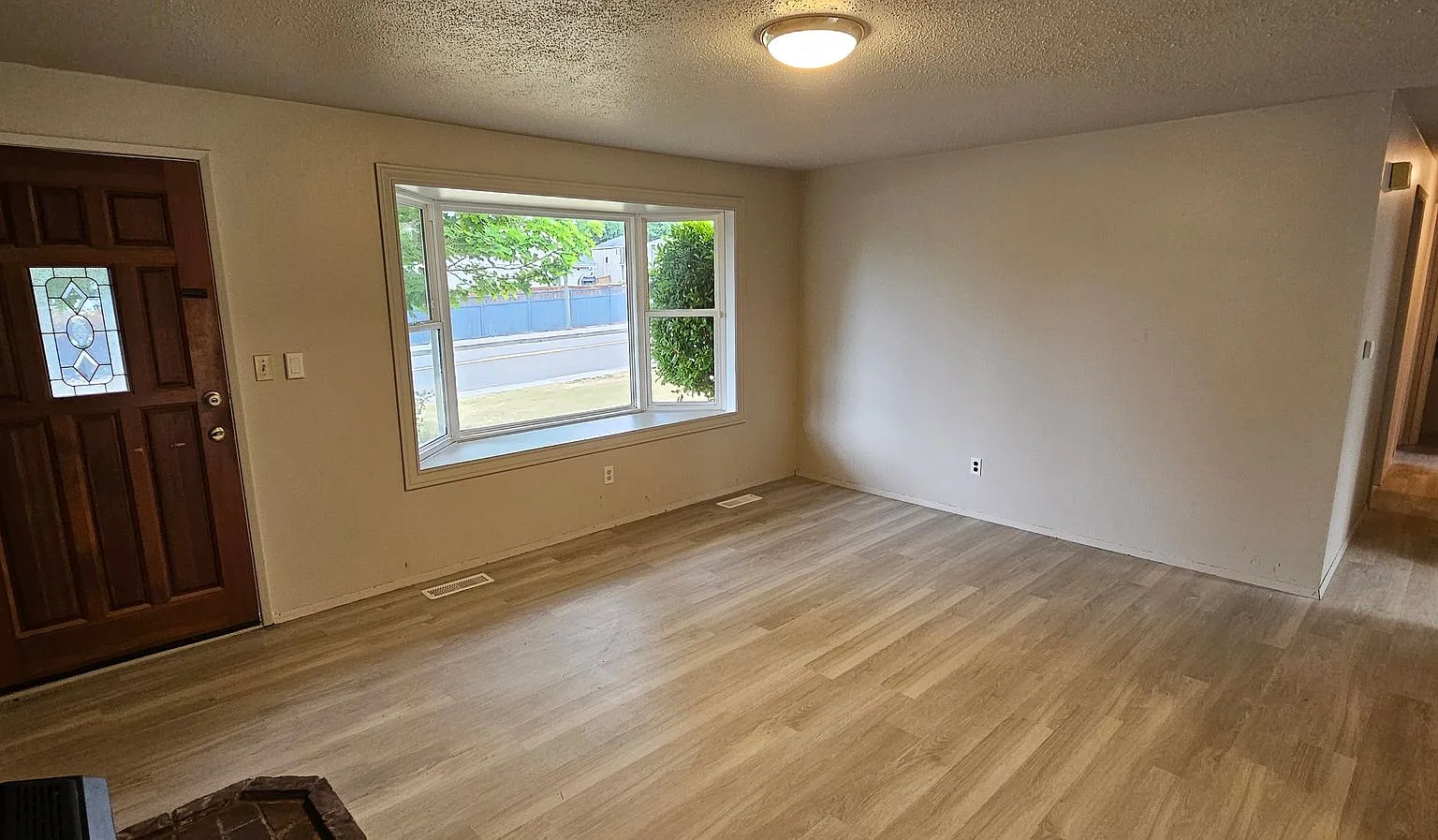 Multi-level home — Photo 3