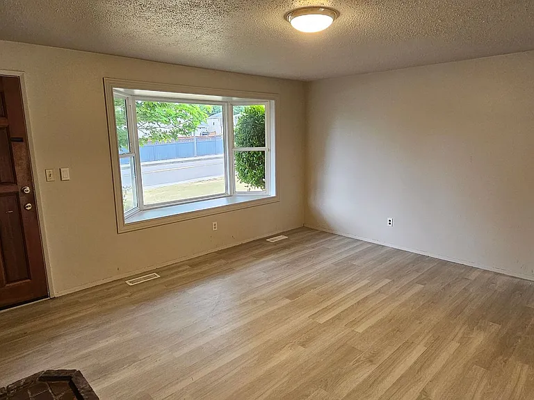 2264 Jefferson Ave SE — Photo 3
