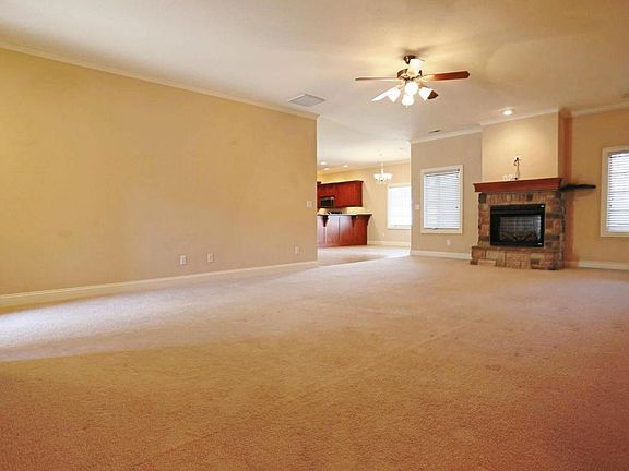 5th image of 210 Stillwood Dr