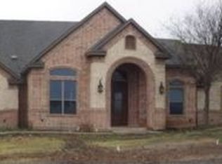 1915 Morningside Ln, Oak Leaf, TX 75154