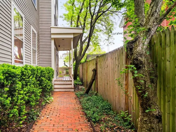 87 Bristol St APT 3C, Cambridge, MA 02139