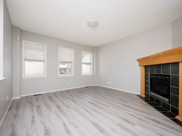 35 Everglen Mnr SW, Calgary, AB T2Y 5G2