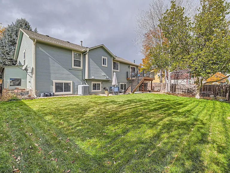 284 Dover Ct — Photo 4
