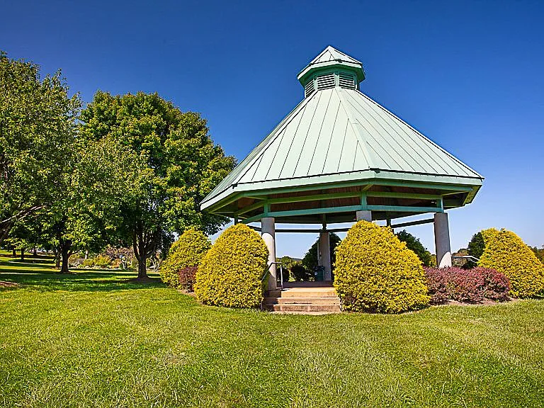 Jefferson Somerset Park — Photo 57