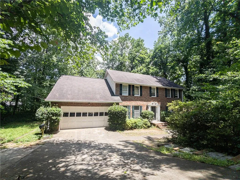 4 bed, 2.5 bath, 2779 sqft, $2,500 — Photo 3