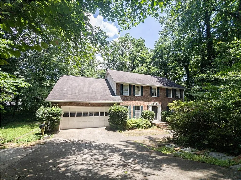 965 Millbrook Ct — Photo 3
