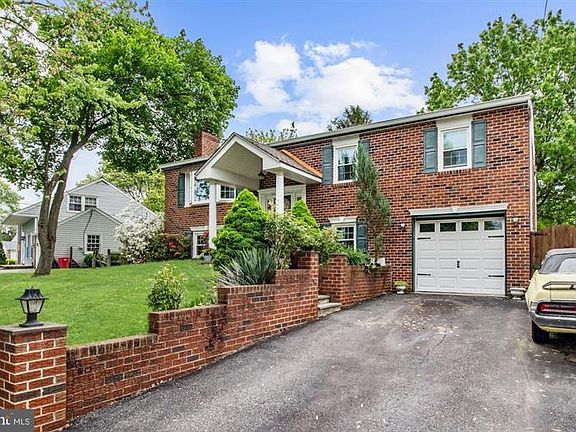 2nd image of 402 Camelot Dr