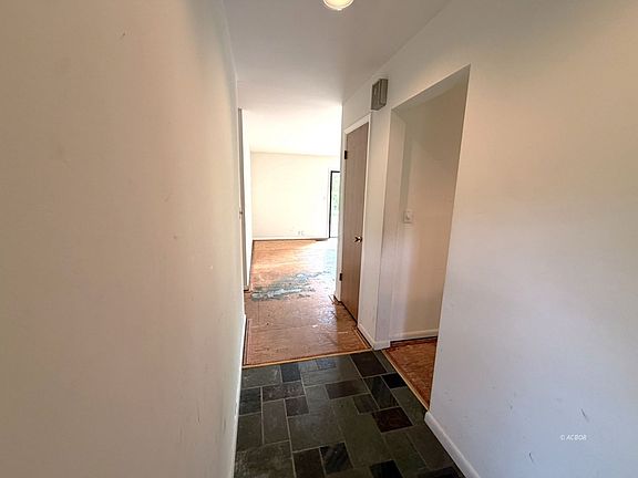 3rd image of 4 Canterbury Dr