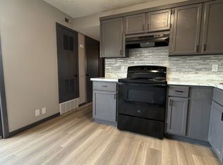 1121 N 28th St Unit 14, Lincoln, NE 68503