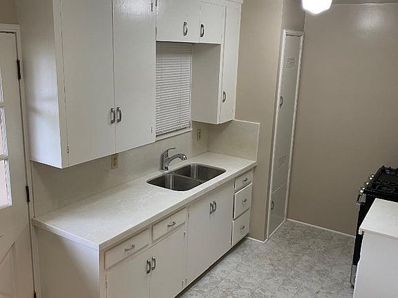 4th image of 3709 Cerritos Ave