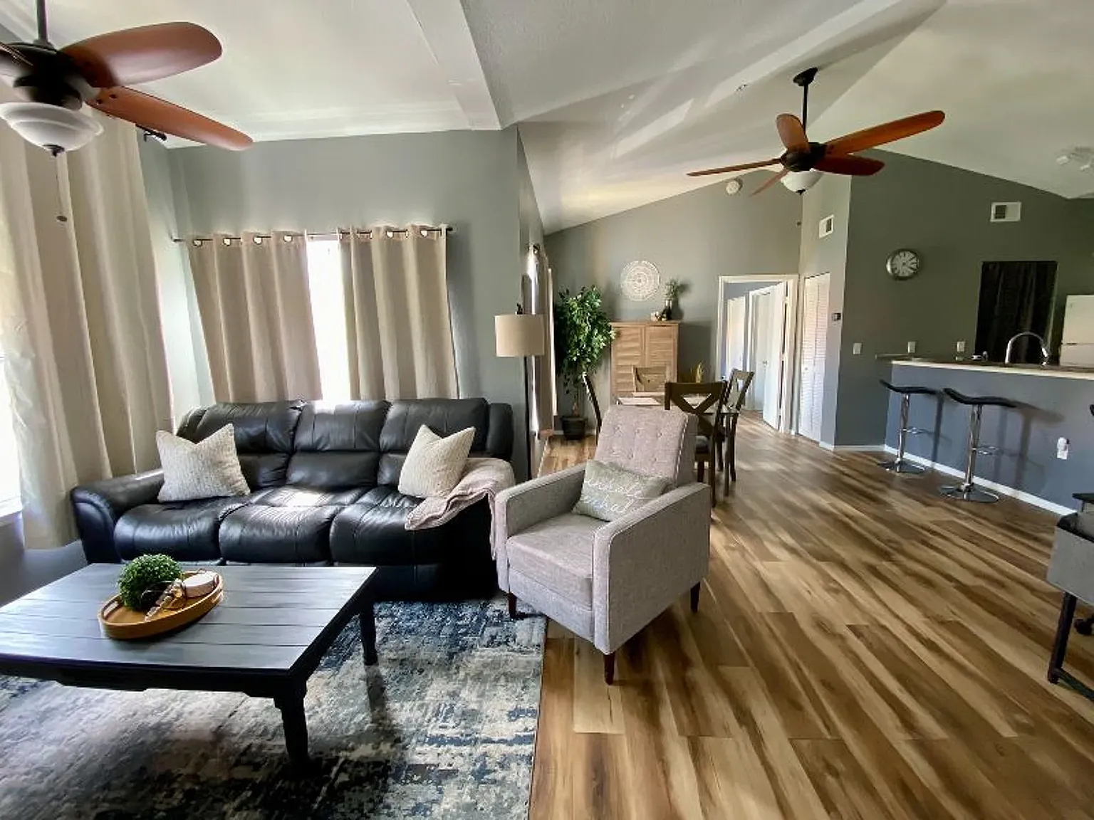 2 bed, 925 sqft, $2,800 — Photo 1