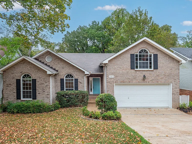 629 Magnolia Ln — Photo 1