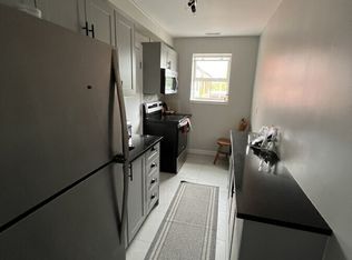 416 Lincoln Rd #10, Windsor, ON N8Y2G5