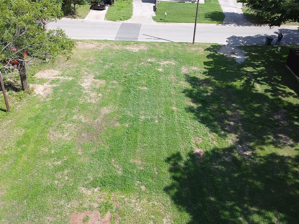 1st image of 563 E Long St