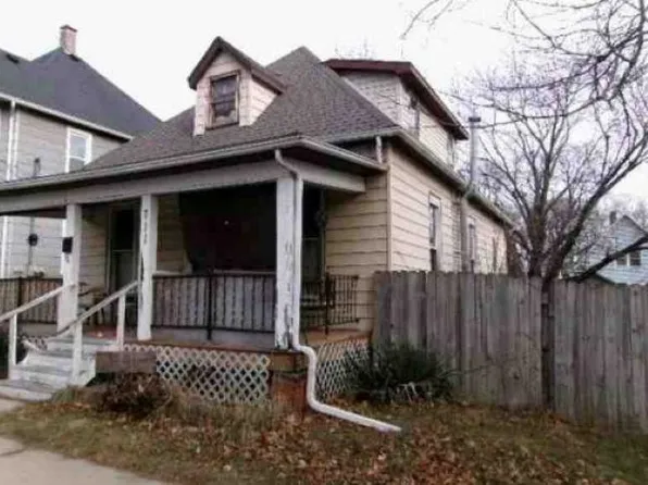 711 S Locust Ave, Freeport, IL 61032