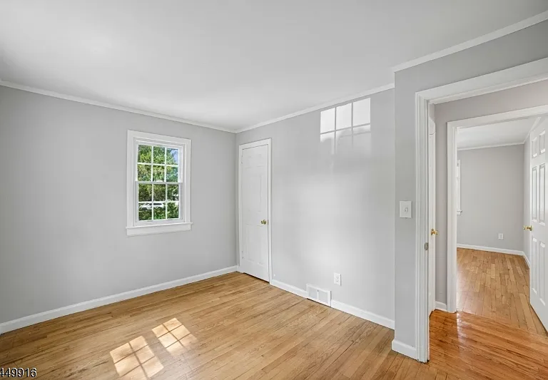 18 Columbia Ave — Photo 11