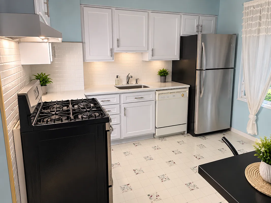 3 bed, 1.0 bath, 1232 sqft, $1,550 — Photo 2