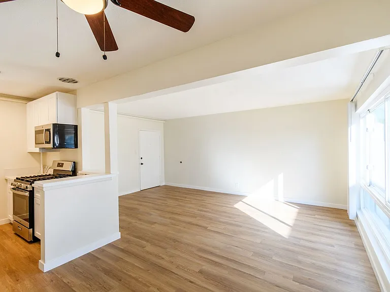 12571 Kensington Ln — Photo 5