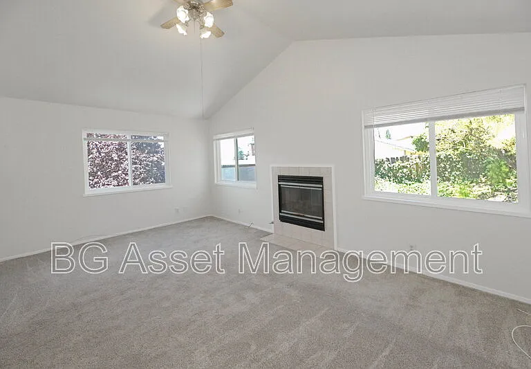 810 3rd St — Photo 27