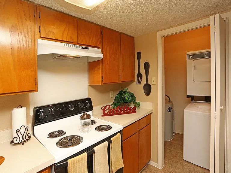 Cedar Bend — Photo 14