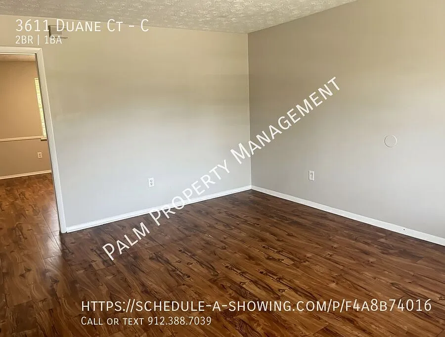 2 Bedroom, 1 Bathroom apartment upstairs with updated flooring throughout! — Photo 2