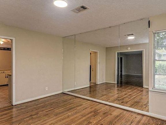 4th image of 104 N Holly Dr