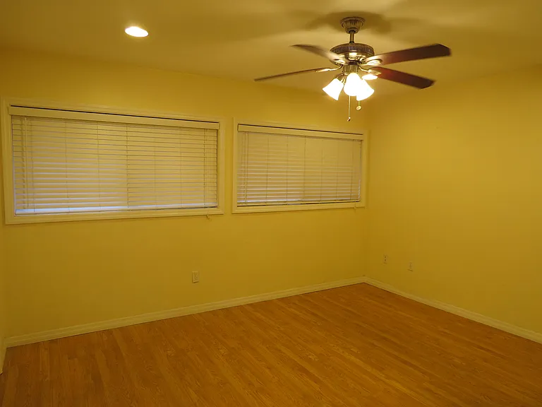 910 SW 56th Ter — Photo 22