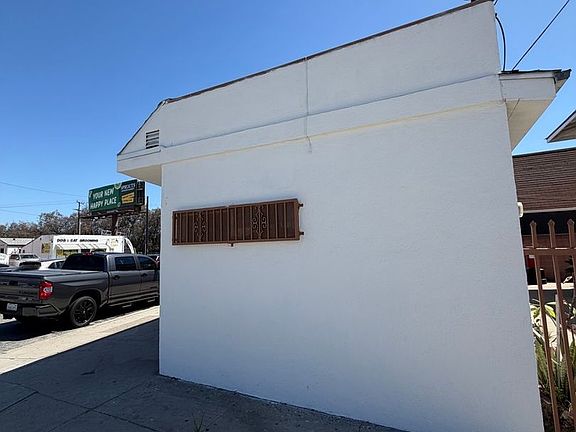 3rd image of 13501 Paramount Blvd