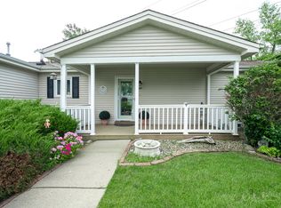 1417 Winners Cir, Grayslake, IL 60030