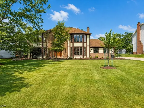 10037 Jamestown Dr, North Royalton, OH 44133