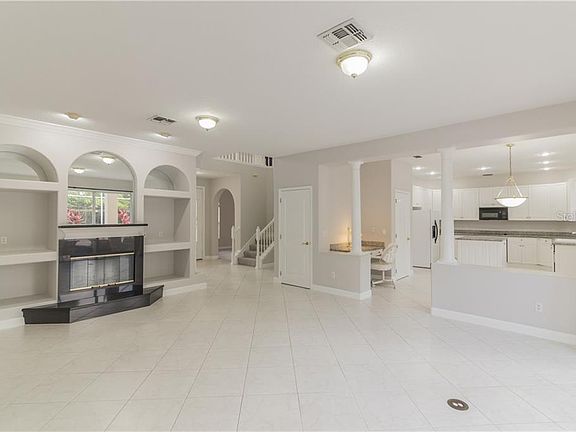 4th image of 8316 Amber Oak Dr