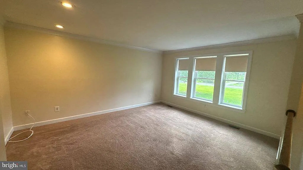 3 bed, 2.5 bath, 2380 sqft, $3,000 — Photo 4