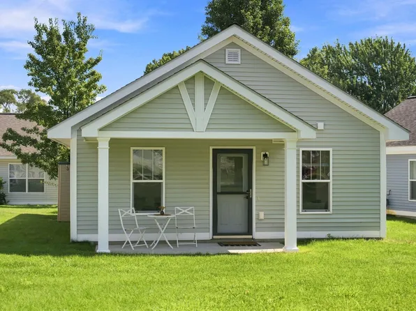 1088 Weathervane Pl, Traverse City, MI 49696