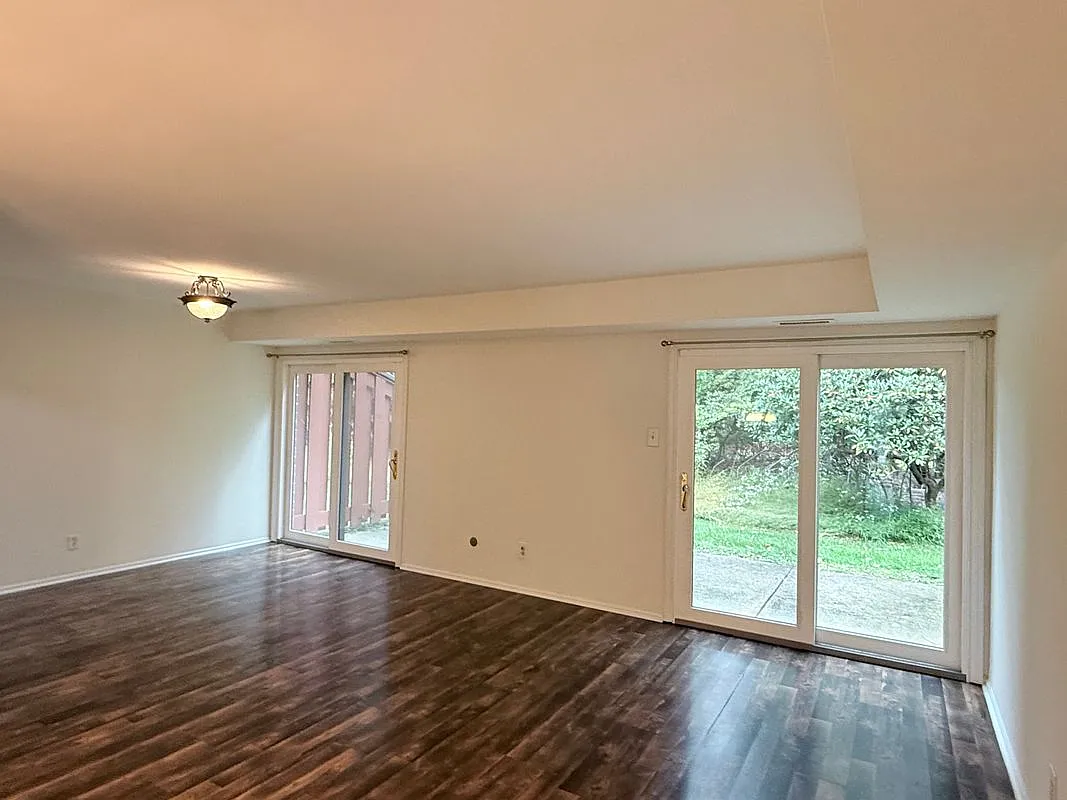 704 Worthington Dr — Photo 3