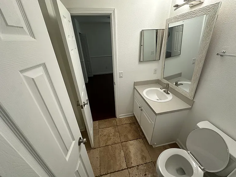 817 Southern Creek Dr — Photo 3