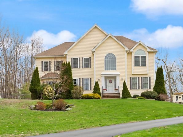 4 Hawkes Brook Ln, Methuen, MA 01844