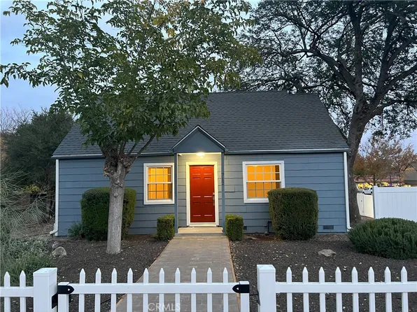 712 Oak St, Paso Robles, CA 93446