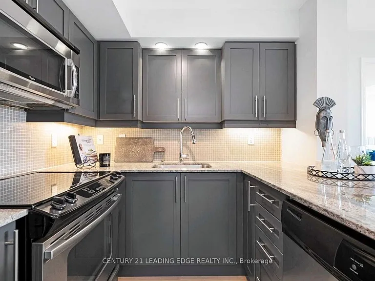 65 Liberty St #423 — Photo 5