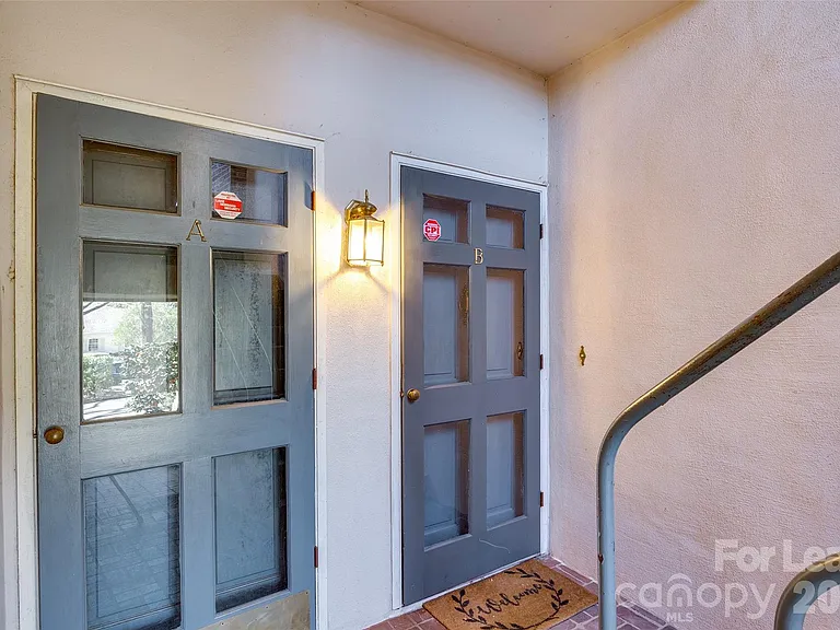 2220 Roswell Ave — Photo 3
