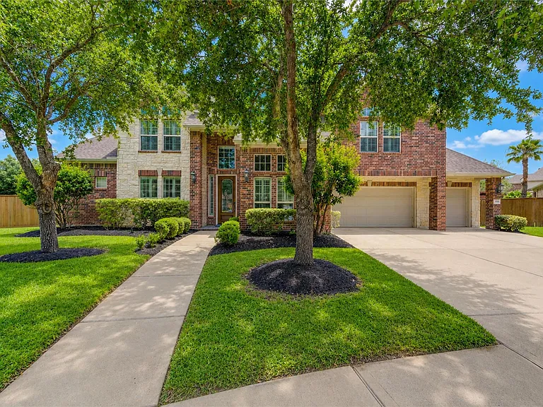1335 Altavilla Ln — Photo 3