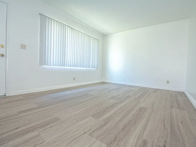 306 N Azusa Ave — Photo 6